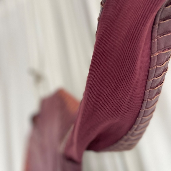 Wine coloured leather jacket. Size 8 - Picture 5 of 10